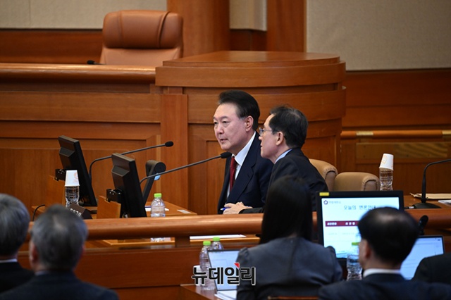 ▲ 윤석열 대통령이 서울 종로구 헌법재판소에서 열린 탄핵심판 10차 변론에 출석했다.(사진=공동취재단)