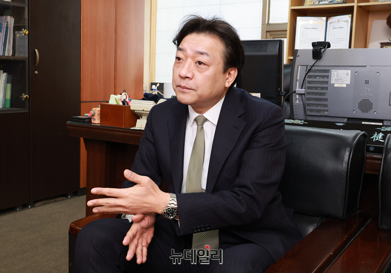 ▲ 최건 법무법인 건양 변호사가 25일  서울 서초구 법무법인 건양 사무실에서 뉴데일리와 인터뷰를 하고 있다. ⓒ이종현 기자