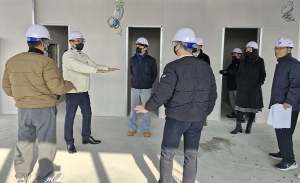 ▲ 윤성국 사장이 해빙기를 맞아 공사가 운영 중인 시설물과 5월에 이전할 사옥을 방문해 안전 점검을 시행하고 있다.ⓒ대전관광공사