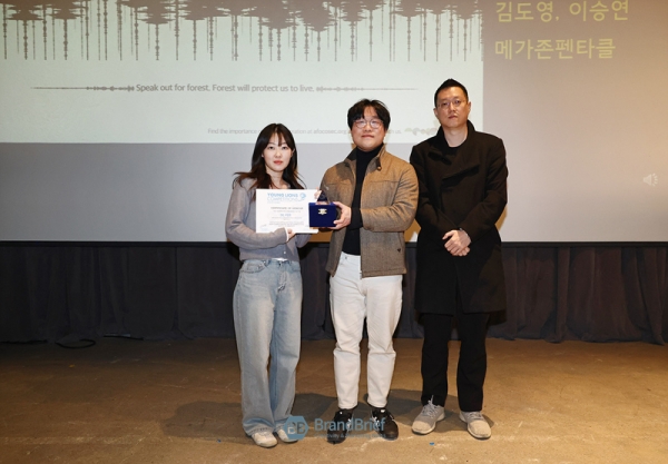 ▲ 프린트 부문 실버를 수상한 메가존펜타클 김도영, 이승연 팀. ⓒ정상윤 기자