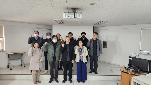 ▲ 포항대 교수학습지원센터는 지난 21일 교육부 전문대학 혁신지원사업 일환으로 이차전지산업 전문인력 양성을 위해 교수들의 역량 강화를 위한 특성화 하이브리드 강의 지원 특강 프로그램을 실시했다.ⓒ포항대