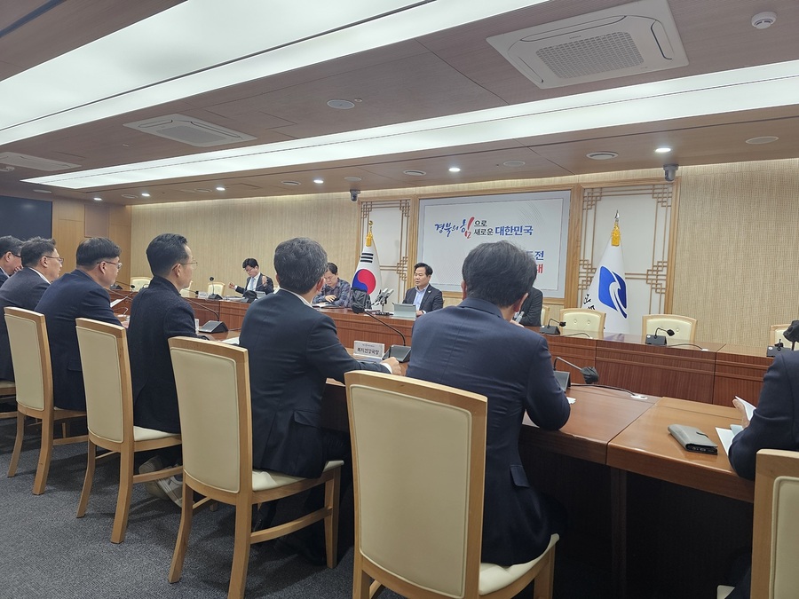 ▲ 경상북도는 27일 도청 회의실에서 김학홍 행정부지사 주재로 ‘16개 시도 신규정책 벤치마킹 점검회의’를 열었다.ⓒ경북도