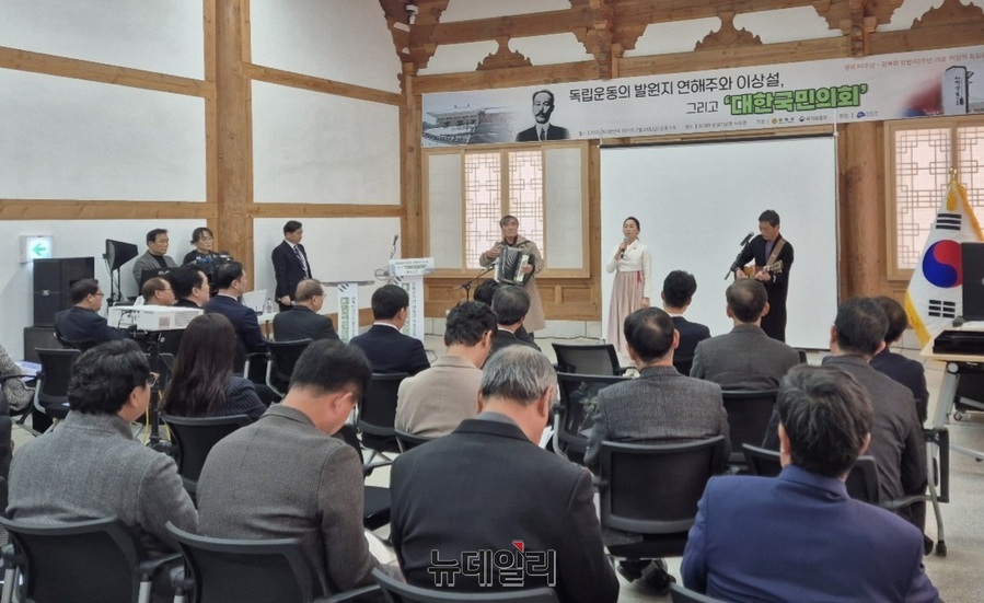 ▲ 28일 열린  ‘독립운동의 발원지 연해주와 이상설, 그리고 대한국민의회’ 행사에서 ‘순례음악단 산오락회’공연이 펼쳐졌다.ⓒ양승갑 기자