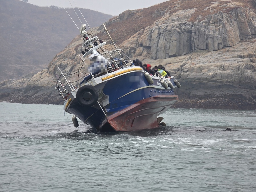 ▲ 충남 보령시 황도 인근에서 좌초한 A 호.ⓒ보령해양경찰서