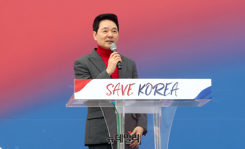 ▲ 장성민 전 국회의원이 서울 여의도에서 열린 '3·1절 국가비상기도회'에서 연설하고 있다. ⓒ 이종현 기자