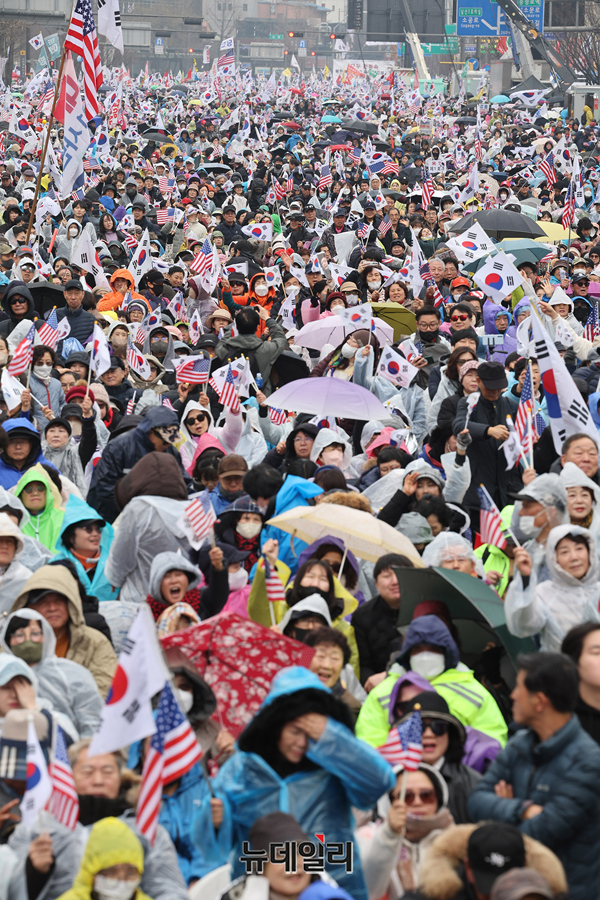 ▲ 대한민국바로세우기운동본부(대국본)이 주최하는 삼일절 천만광화문국민대회가 1일 오후 서울 광화문 일대에서 진행됐. ⓒ정상윤 기자
