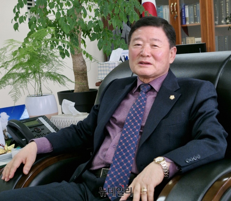 ▲ 김영호 의장은 집행부가 추진하는 정책에 대해서 '검토하고 수정하고 정책의 방향성을 조절할 수 있도록 노력하겠다'고 했다.ⓒ양승갑 기자