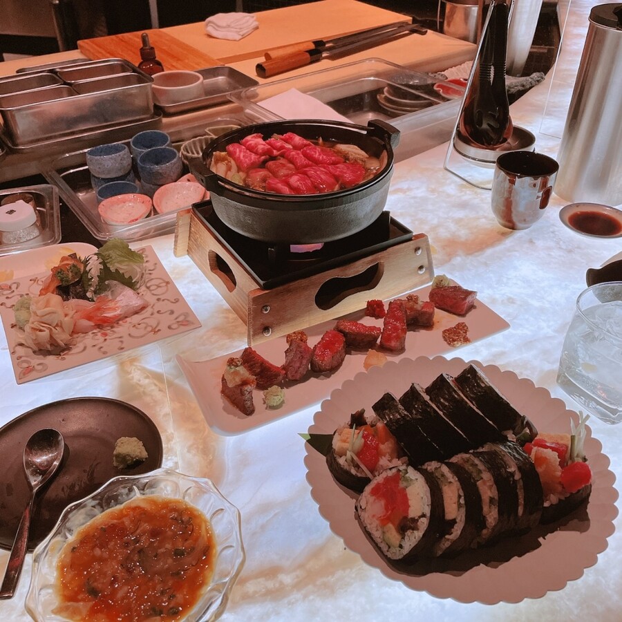 ▲ ⓒ노재균 기자 (제주 토종 한우와 제주산 해산물 등을 활용한 음식)