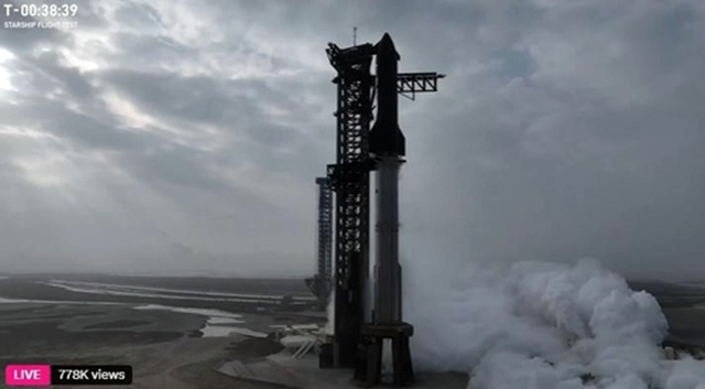 ▲ 발사 대기 중인 스타십 우주선. 스페이스X 엑스 스트리밍 갈무리. ⓒ연합뉴스