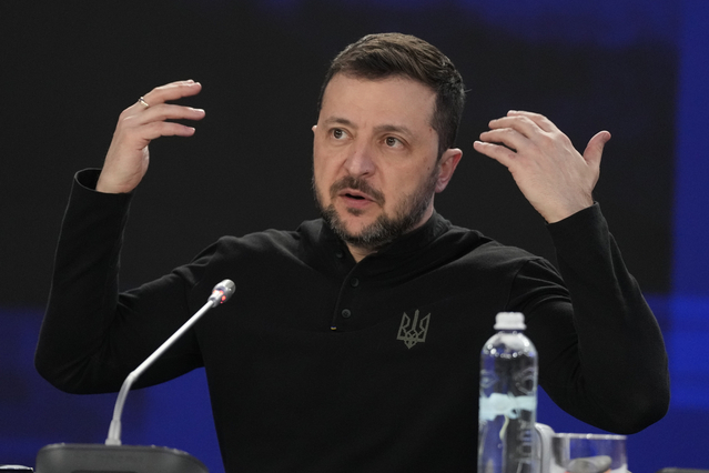 ▲ 볼로디미르 젤렌스키 우크라이나 대통령이 24일(현지시간) 키예프에서 열린 안보 정상회담에서 기자회견을 하고 있다. ⓒAP=연합뉴스