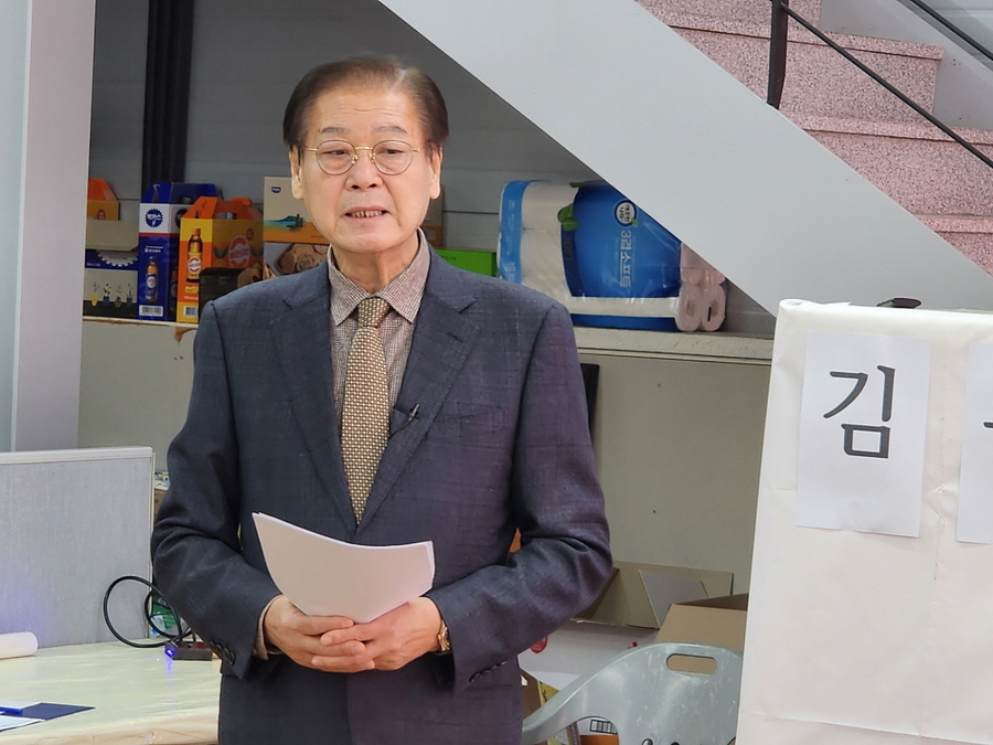 ▲ 김응규 전경상북도의회의장이 자신의 선거 사무소에서 기자회견을 갖고 김천시장 재선거 국민의힘 공천 경선이 불법으로 진행됐다고 주장했다.ⓒ김응규 전경상북도의회의장