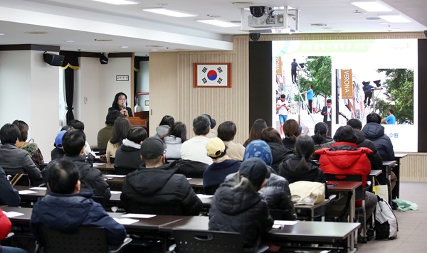 ▲ 2025년 상반기 공공 일자리 사업 참여자(37명)발대식과 안전보건교육 장면.ⓒ서구