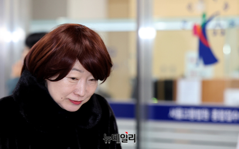 ▲ 국가공무원법 위반 및 정보통신망법상 명예훼손 혐의로 재판에 넘겨진 진혜원 검사가 서울 서초구 서울고등법원에서 열린 항소심 첫 공판에 출석하고 있다. ⓒ정상윤 기자