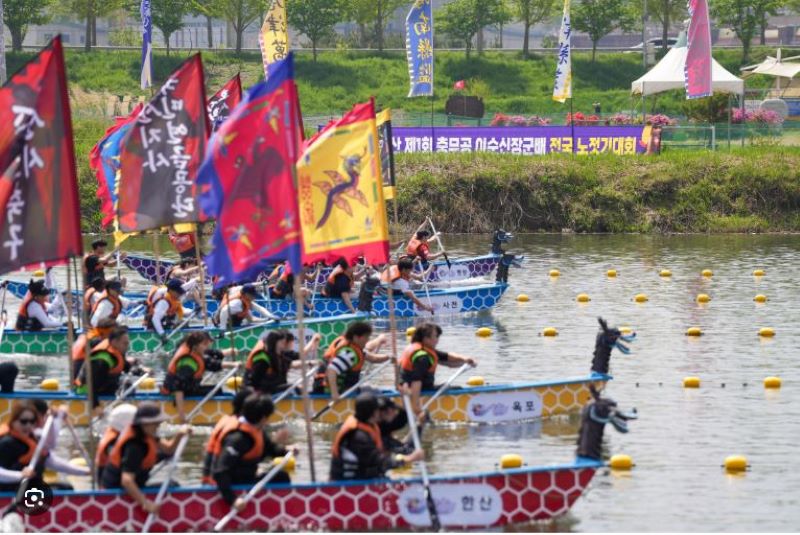 ▲ 지난해 열린 ‘제1회 충무공 이순신장군배 전국 노젓기대회’ 모습.ⓒ아산시