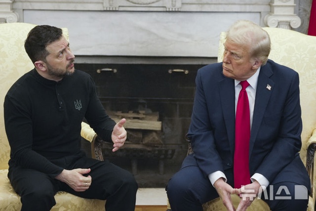 ▲ 볼로디미르 젤렌스키 우크라이나 대통령(좌)과 도널드 트럼프 미국 대통령이 백악관에서 회담하고 있다. 250228 AP/뉴시스. ⓒ뉴시스