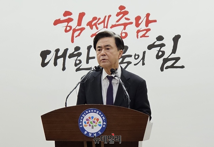 ▲ 김태흠 충남도지사가 6일 오전 도청 프레스센터에서 지천댐 건설과 관련해 기자회견을 하고 있다.ⓒ김정원 기자