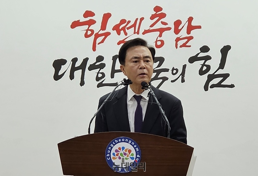 ▲ 김태흠 충남도지사가 6일 오전 도청 프레스센터에서 열린 지천댐 건설과 관련한 기자회견에서 기자들의 질문에 답변을 하고 있다.ⓒ김정원 기자