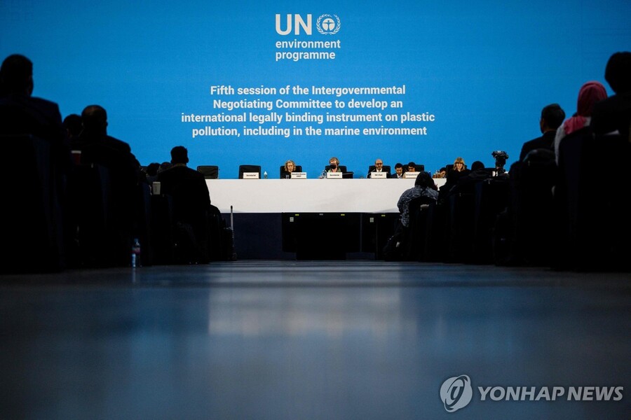 ▲ 작년 12월1일 부산 벡스코에서 진행 중인 플라스틱 오염 종식 국제협약 제5차 정부 간 협상위원회 전체회의 모습 ⓒ연합뉴스