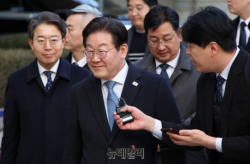 ▲ 이재명 더불어민주당 대표가 지난달 26일 오후 서울 서초구 서울고등법원에서 열린 공직선거법 위반 관련 결심 공판에 출석하고 있다. ⓒ서성진 기자