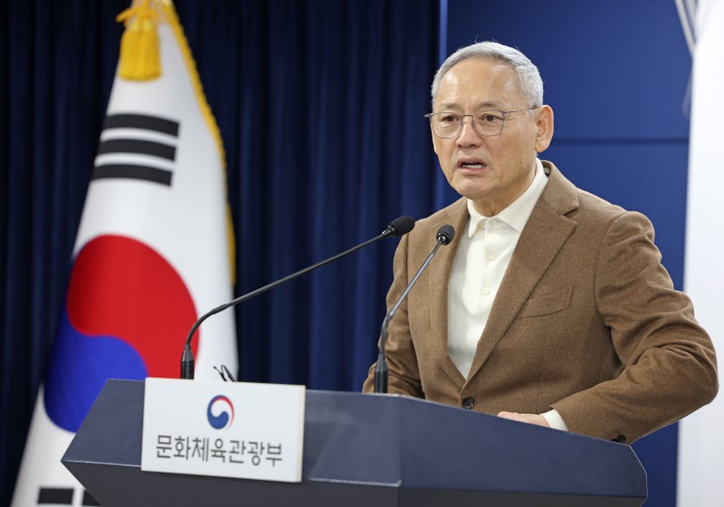 ▲ 유인촌 문화체육관광부 장관이 6일 서울 종로구 정부서울청사 본관 브리핑실에서 2023년까지의 중장기 문화비전 '문화한국 203' 발표에 앞서 인사말을 하고 있다.ⓒ문화체육관광부