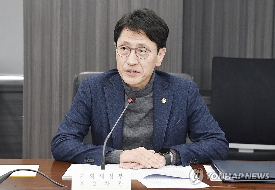 ▲ 김윤상 기획재정부 2차관이 지난달 20일 서울 양천구 한국중소벤처기업유통원에서 열린 '제5차 재정집행 점검회의'에서 발언하고 있다. ⓒ연합뉴스