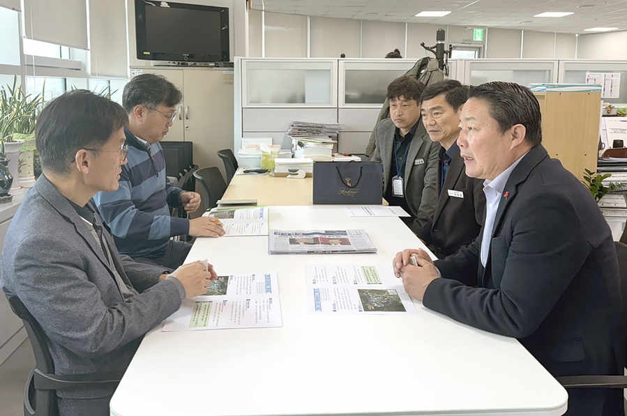 ▲ 최영일 군수는 지난6일 행안부 노홍석 균형발전지원국장과 순창군의 인구 증가 정책과 지방소멸대응기금 활용 방안을 심의를 하고 있다ⓒ순창군