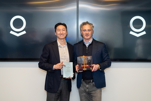 ▲ 정기선 HD현대 수석부회장과 알렉스 카프 팔란티어 테크놀로지스 대표ⓒ[HD현대 링크트인 캡처