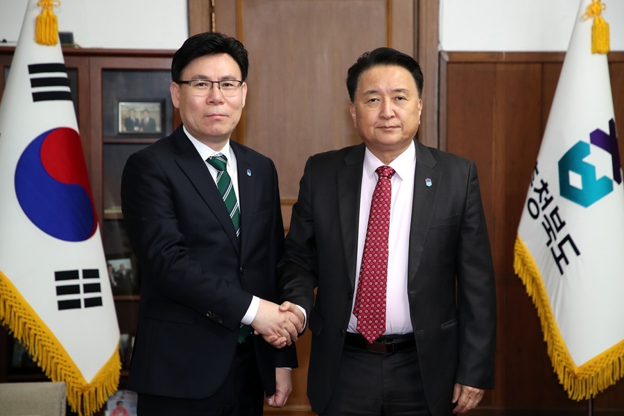 ▲ 충북도 제42대 이동옥 행정부지사가 “대한민국의 중심 충북 완성을 위해 노력하겠다”라는 포부를 밝히며 7일 취임하고 본격적인 업무에 들어갔다.ⓒ충북도