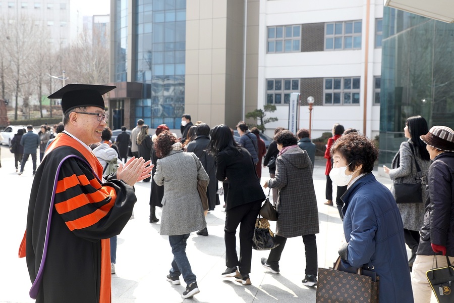 ▲ 영남이공대학교(총장 이재용)는 지난 8일 오전 10시 30분 천마체육관에서 ‘2025학년도 성인학습자 입학식’을 진행했다.ⓒ영남이공대