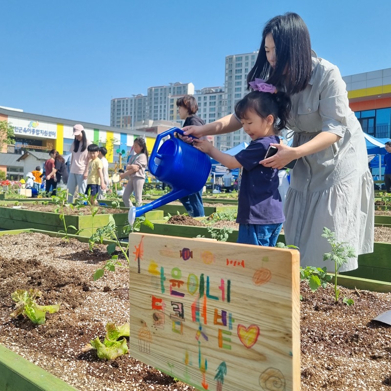 ▲ 진천군 지난해 ‘꿈틀꿈틀 텃밭학교’ 운영 사진.ⓒ진천군