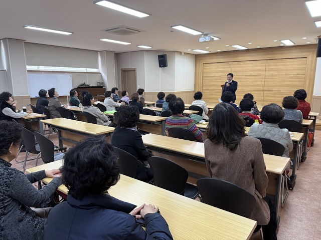 ▲ 포항시 북구청은 지난 10일 포항시자원봉사센터 2층에서 포항여성실버합창단 단원 60여 명이 참석한 가운데 2025년 포항여성실버합창단 개강식을 가졌다.ⓒ포항시