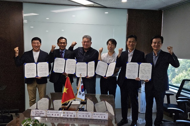 ▲ 봉화군은 지난 7일 경상북도 베트남 호찌민사무소에서 베트남 SITTO그룹과 축분유기질비료 분기당 500톤 이상의 수출계약을 체결했다.ⓒ봉화군