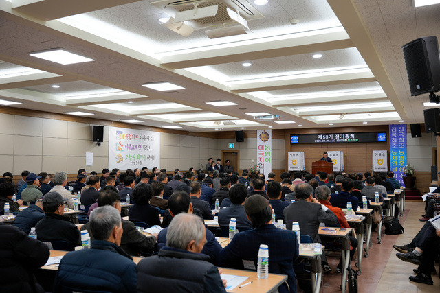 ▲ 전주농협의 제53기 정기총회에 참석한 조합원들이 총회에 임하고 있다. ⓒ전주농협