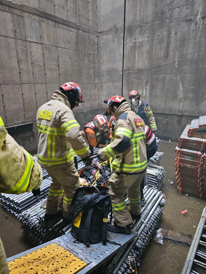 ▲ 11일 강남소방서에 따르면 이날 오전 8시10분께 서울 강남구 청담동의 한 공사현장 지하 8층에서 폭발 사고가 발생했다. ⓒ강남소방서