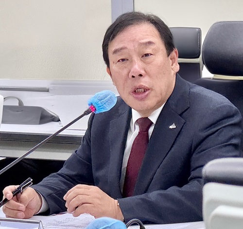 ▲ 최민호 세종시장이 11일 간부회의에서 한글문화도시에 대해 모두 발언을 하고 있다.ⓒ세종시
