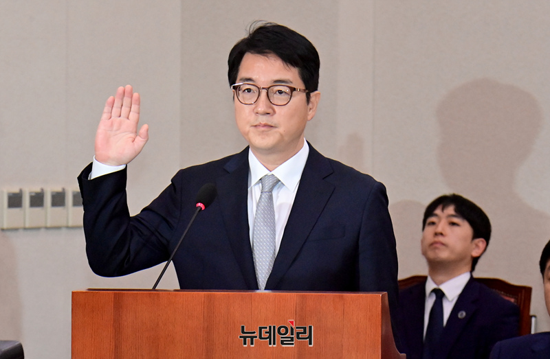 ▲ 심우정 검찰총장이 2024년 10월 21일 국회에서 열린 법제사법위원회의 대검찰청 대상 국정감사에서 증인선서를 하고 있다. ⓒ이종현 기자