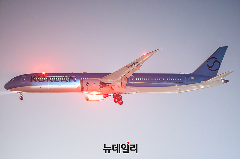 ▲ 새로운 로고와 CI가 반영된 대한항공 항공기 모습. ⓒ뉴데일리DB