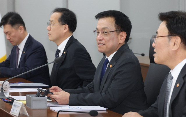 ▲ 최상목 대통령 권한대행 부총리 겸 기획재정부 장관이 12일 정부세종청사에서 열린 '국정현안관계장관회의 겸 경제관계장관회의 겸 산업경쟁력강화관계장관회의'에서 발언하고 있다. (대통령실통신사진기자단) 2025.03.12. ⓒ뉴시스