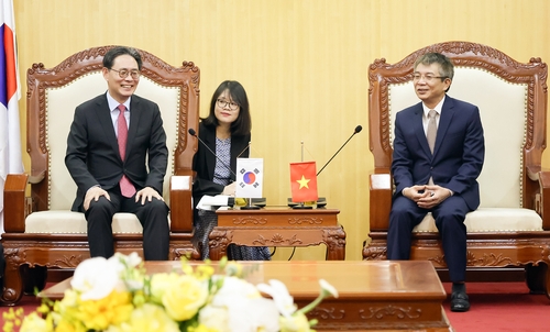 ▲ 강민수 국세청장과 마이 쑤언 타잉 베트남 국세청장 ⓒ국세청