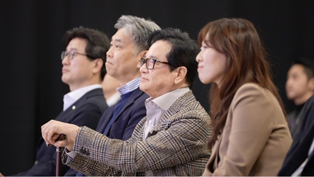 ▲ 이재현 CJ그룹 회장은 지난 2월 7일 CJ ENM 커머스부문을 직접 방문했다. 왼쪽부터 이종화 CJ 포트폴리오전략2실장, 김홍기 CJ주식회사 대표, 이재현 회장, 이선영 CJ ENM 커머스부문 대표.ⓒCJ