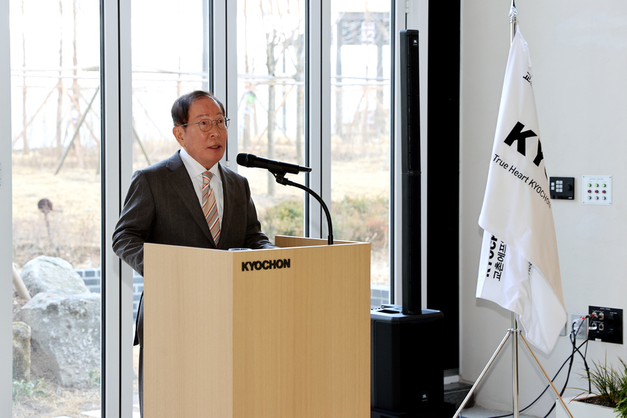 ▲ 13일 교촌그룹 창립 34주년 행사에서 창업주 권원강 회장이 창립 기념사를 발표하고 있다.ⓒ교촌그룹