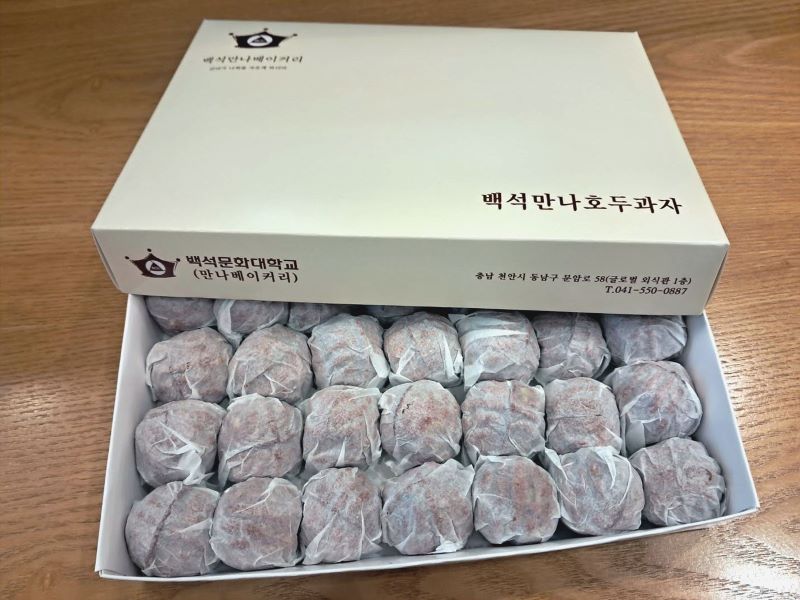 ▲ 백석문화대가 개발한 홍국쌀로 만든 ‘백석만나호두과자’.ⓒ백석문화대