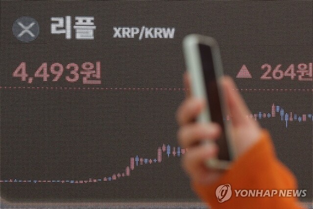 ▲ 지난 1월16일 서울 서초구 빗썸라운지 강남점에 가상화폐 실시간 거래 가격이 표시되고 있다.ⓒ연합뉴스