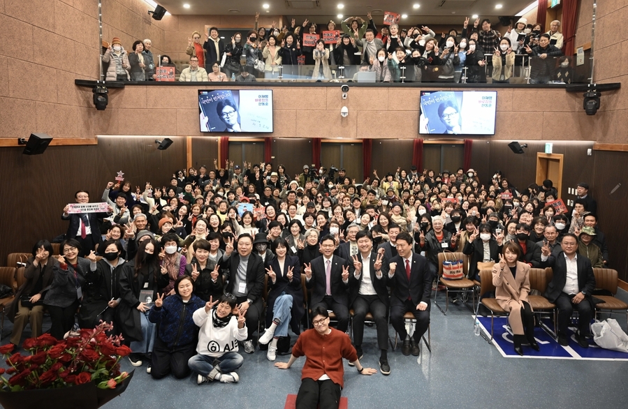 ▲ 이러고 싶을까? 윤대통령이 감옥에서 나온 게 3월 8일 오후 6시 조금 못되어서다. 한동훈은 3월 10일 오후 부산에서 북콘서트를 열었다. 사실상의 조기대선 출마선언과 진배 없다. 부끄러움이라고는 1도 없는 행동이다. ⓒ 국민의힘 정연욱 의원 블로그 갈무리