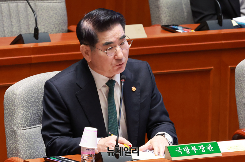 ▲ 김용현 국방부 장관이 14일 오전 국회에서 열린 예산결산특별위원회 전체회의에서 의원 질의에 답하고 있다. 2024.11.14. ⓒ이종현 기자