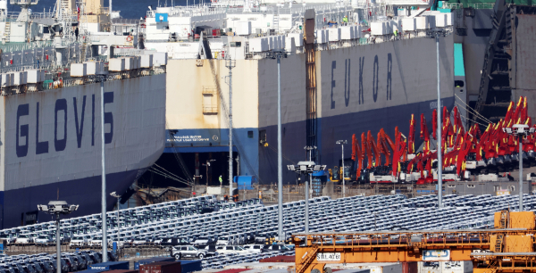 ▲ 경기도 평택항에 수출용 자동차들이 세워져 있다.ⓒ연합뉴스