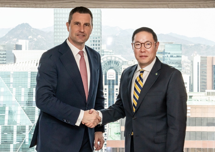 ▲ 오른쪽부터 조현상 HS효성 부회장, 탄초스 루마니아 부총리 ⓒHS효성