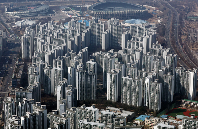 ▲ 롯데월드타워 전망대에서 바라본 송파구 아파트 단지 모습ⓒ연합뉴스