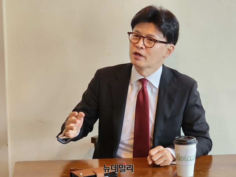 ▲ 한동훈 전 국민의힘 대표가 18일 대구를 찾아 “우리 보수 지지자들 중에서 탄핵을 반대하는 분이나 저나 큰 틀에서의 생각은 같다고 생각한다”고 말했다.ⓒ뉴데일리