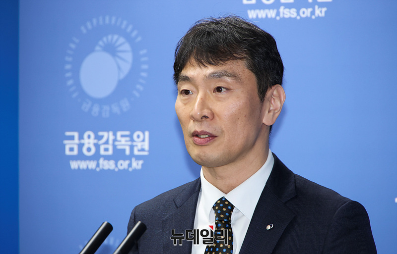 ▲ 이복현 금융감독원장이 19일 오전 서울 여의도 금융감독원에서 열린 긴급 브리핑에서 발언하고 있다. ⓒ서성진 기자
